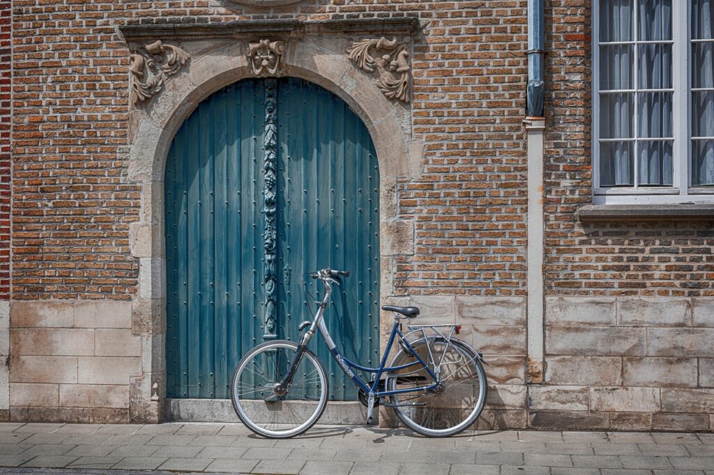 bicycle, wall, brick, city, building, house, outdoor, blue, transport, bicycle, bicycle, bicycle, bicycle, bicycle, wall, wall, house, house
