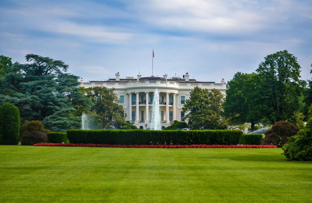 White house during daytime
